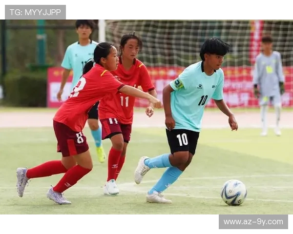 男女混合足球赛：突破性竞技模式激发全新体育魅力与团队协作精神